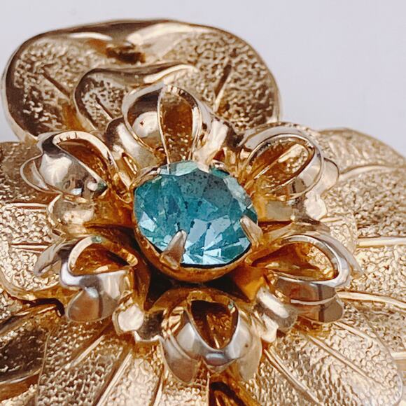 VTG 1940s Brooch Gold Tone Blue Rhinestone Layered Floral Spray Mid Century - Picture 3 of 10